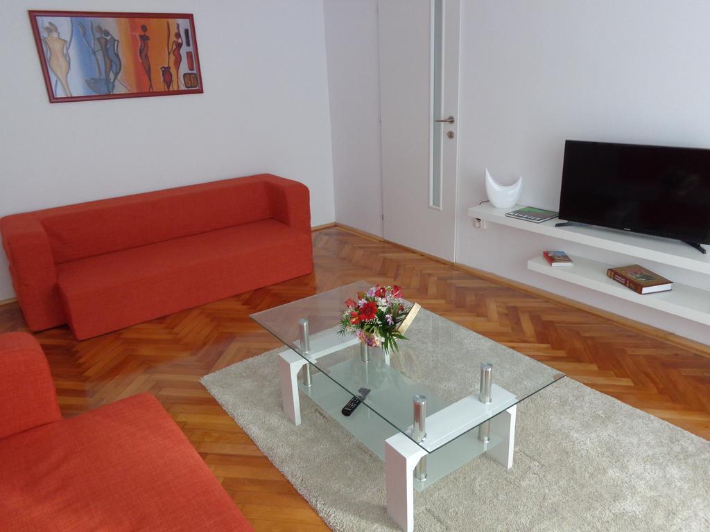 Olympus Apartment Alba Iulia Exteriör bild